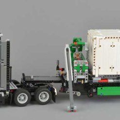 Mack Anthem 42078 Technic Series Semi Tractor Trailer Truck 18 Wheeler 2595Pcs Building Blocks Kids Toy Gift 10827 Mack Anthem 42078 Technic Series Semi Tractor Trailer Truck 18 Wheeler 2595Pcs Building Blocks Kids Toy Gift 10827 - Image 9
