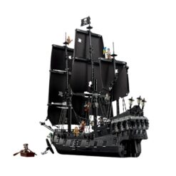 The Black Pearl Captain Jack Sparrow's Pirate Ship 10365 Pirates of the Caribbean 2862Pcs Building Blocks Kids Toy The Black Pearl Captain Jack Sparrow's Pirate Ship 10365