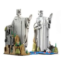 Argonath Lord Of The Rings DK 6037 6038 King's Book Nook 1706Pcs Building Blocks Kids Toy Bring the majesty of Middle-earth directly to your bookshelf with this 867-piece King's Book Nook Argonath building set by DK (Set #6037 / #6038). Recreating the iconic Gates of Argonath, this intricate bookshelf diorama features the monumental stone statues of Isildur and Anárion with outstretched hands warning travelers entering Gondor's northern border. The two towering colossi flank a translucent blue river path detailed with rocky cliffs, riverbank moss, and miniature pine trees. The frame opens or slides into bookshelf rows, creating a glowing 3D depth effect enhanced by integrated light brick elements. Completing this cinematic Middle-earth display are 3 exclusive Brickfigures: Aragorn, Boromir, and Frodo Baggins in his Elven cloak.